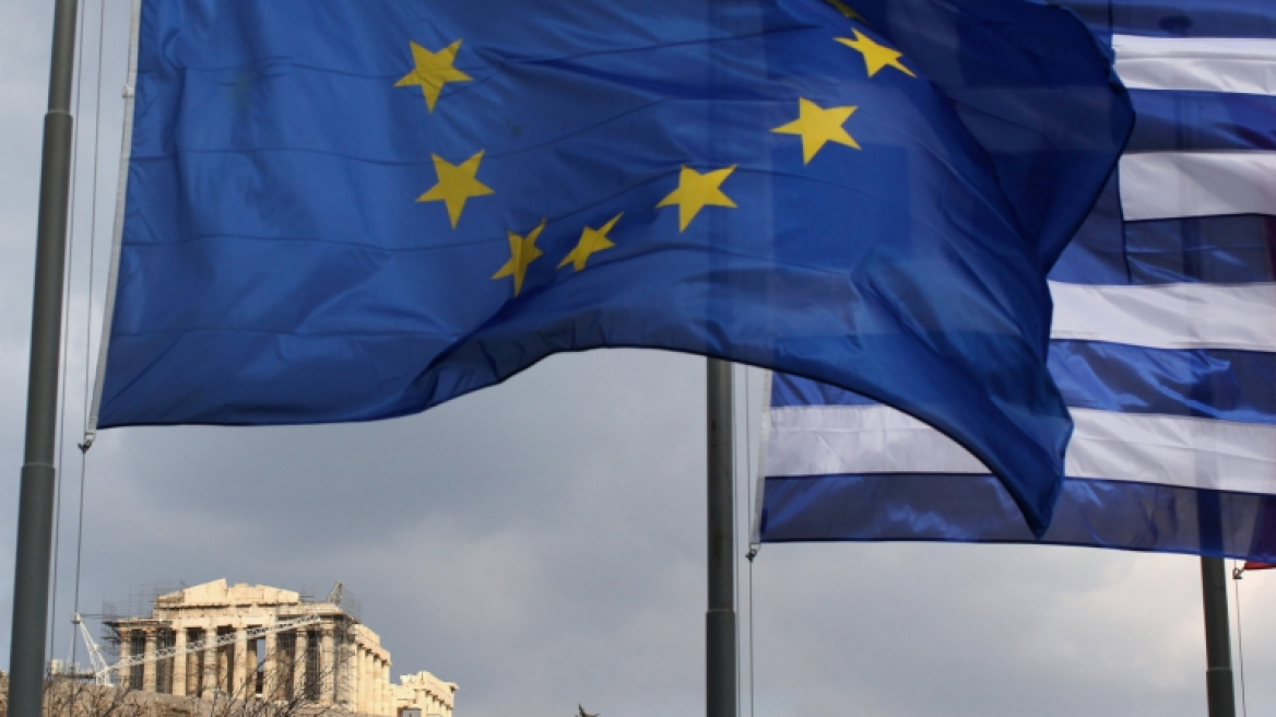 CNBC: Μήπως η Ελλάδα θέλει να την «πετάξουν» εκτός ευρώ;